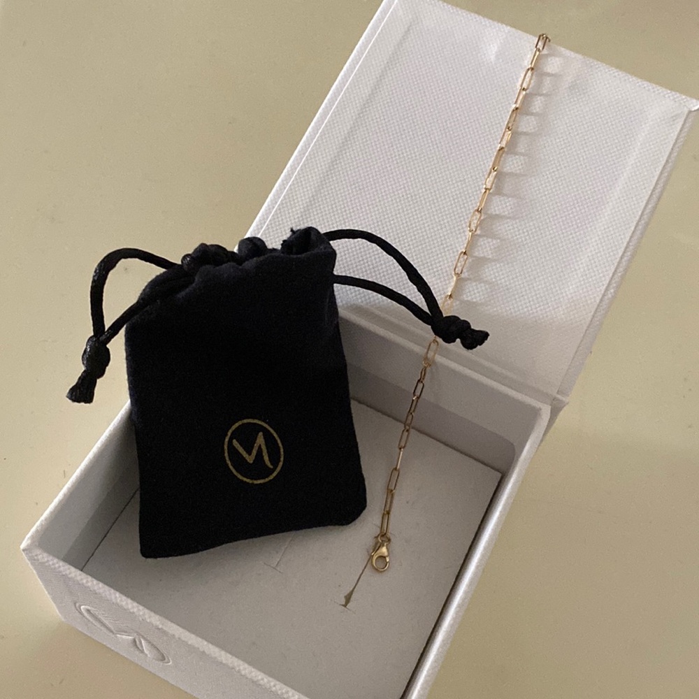 Mejuri Gold Paperclip Chain Bracelet
14k gold! - Picture 3 of 6